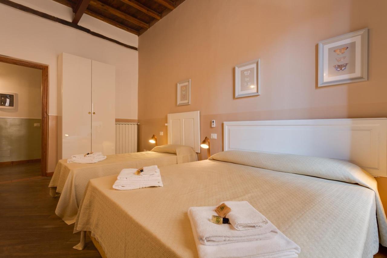 Romac Baullari Holiday Apartment In Campo De Fiori Bagian luar foto
