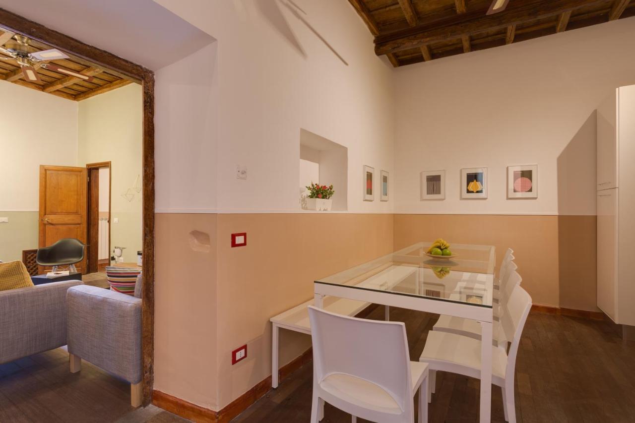 Romac Baullari Holiday Apartment In Campo De Fiori Bagian luar foto