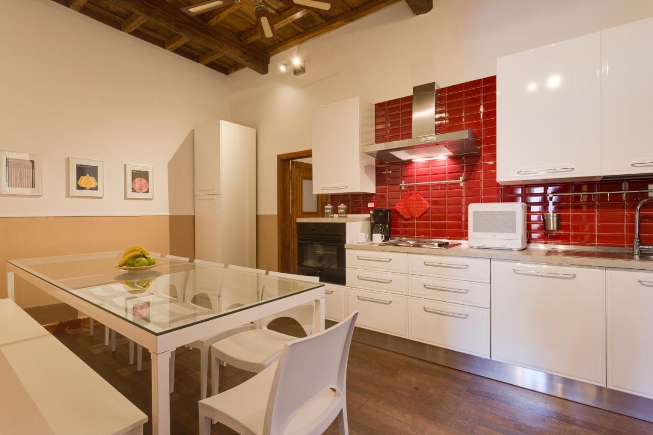 Romac Baullari Holiday Apartment In Campo De Fiori Bagian luar foto